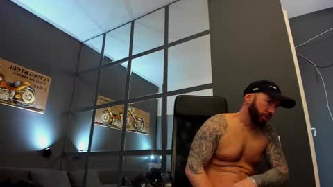Snapshot of arongrant chatting on March 3, 12:16 pm AronGrant online show from March 3, 12:16 pm