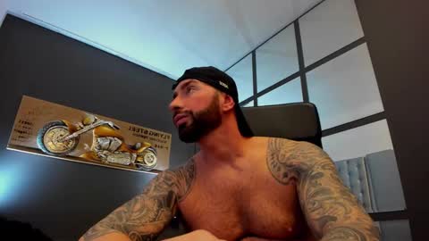 Snapshot of arongrant chatting on March 4, 1:28 pm AronGrant online show from March 4, 1:28 pm