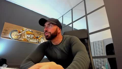 Snapshot of arongrant chatting on March 10, 11:42 am AronGrant online show from March 10, 11:42 am
