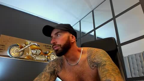 Snapshot of arongrant chatting on September 15, 10:04 am AronGrant online show from September 15, 10:04 am