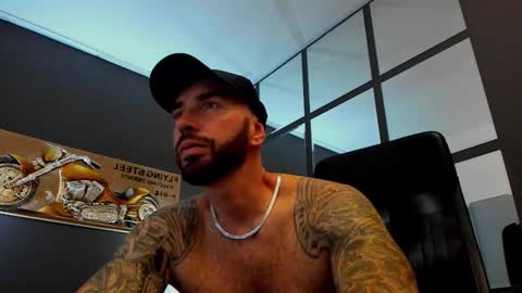 Snapshot of arongrant chatting on September 16, 8:48 am AronGrant online show from September 16, 8:48 am