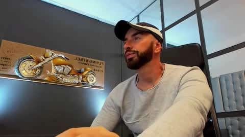 Snapshot of arongrant chatting on September 19, 9:54 am AronGrant online show from September 19, 9:54 am