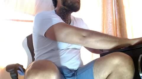 Snapshot of aronmiller404 chatting on April 27, 2:59 pm aronmiller online show from April 27, 2:59 pm