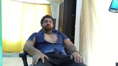 Snapshot of aronmiller404 chatting on May 31, 3:41 pm aronmiller online show from May 31, 3:41 pm