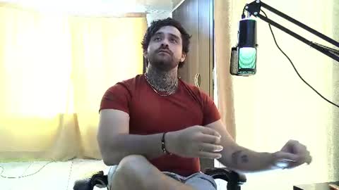 Snapshot of aronmiller404 chatting on June 20, 1:25 pm aronmiller online show from June 20, 1:25 pm