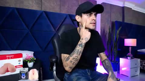 aronmuller_ online show from September 16, 5:19 am