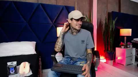aronmuller_ online show from September 18, 4:58 am