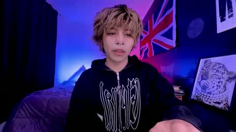 Aaron  online show from June 9, 8:26 am