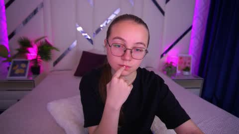 arrinawair online show from October 16, 7:20 am