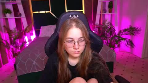 arrinawair online show from November 11, 9:09 am