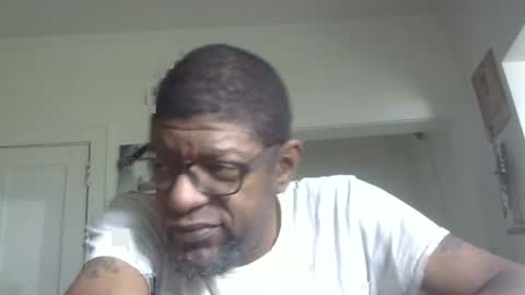 Snapshot of arteblazze chatting on November 24, 6:07 pm Arteblazze not daddy boy bitch or nigga online show from November 24, 6:07 pm