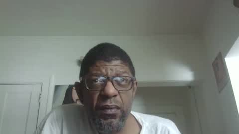 Snapshot of arteblazze chatting on November 30, 4:11 pm Arteblazze not daddy boy bitch or nigga online show from November 30, 4:11 pm