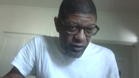 Snapshot of arteblazze chatting on December 5, 3:41 pm Arteblazze not daddy boy bitch or nigga online show from December 5, 3:41 pm