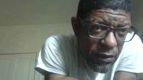 Snapshot of arteblazze chatting on December 18, 4:13 pm Arteblazze not daddy boy bitch or nigga online show from December 18, 4:13 pm