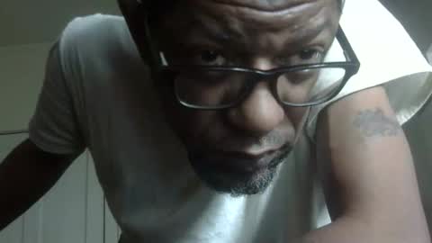 Snapshot of arteblazze chatting on January 9, 4:10 pm Arteblazze not daddy boy bitch or nigga online show from January 9, 4:10 pm