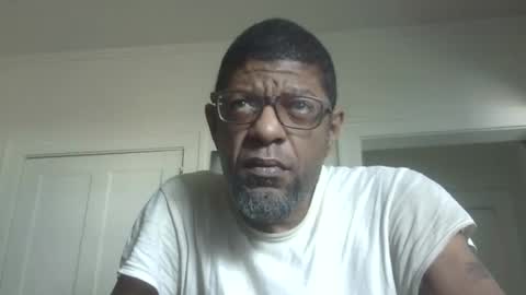 Snapshot of arteblazze chatting on February 12, 4:24 pm Arteblazze not daddy boy bitch or nigga online show from February 12, 4:24 pm