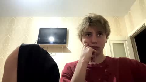 Snapshot of artem228play chatting on June 4, 1:22 am artem228play online show from June 4, 1:22 am