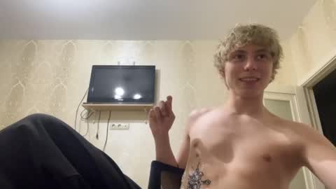 Snapshot of artem228play chatting on June 9, 12:00 am artem228play online show from June 9, 12:00 am