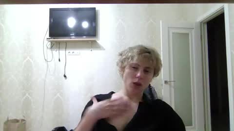Snapshot of artem228play chatting on June 10, 12:11 am artem228play online show from June 10, 12:11 am