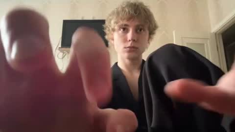 Snapshot of artem228play chatting on June 11, 2:00 am artem228play online show from June 11, 2:00 am
