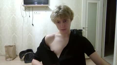 Snapshot of artem228play chatting on June 12, 12:53 am artem228play online show from June 12, 12:53 am