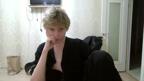Snapshot of artem228play chatting on June 12, 10:52 pm artem228play online show from June 12, 10:52 pm