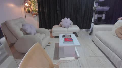 Snapshot of artemis_020 chatting on April 8, 4:01 am FENIX online show from April 8, 4:01 am