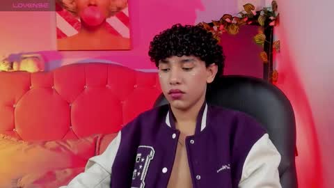 Snapshot of artemis_jones chatting on March 19, 9:08 pm Artemis online show from March 19, 9:08 pm