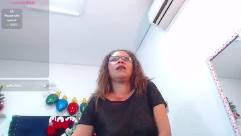Snapshot of artemiza_love_ chatting on December 27, 1:43 am artemiza online show from December 27, 1:43 am