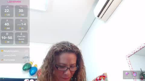 Snapshot of artemiza_love_ chatting on December 29, 12:41 am artemiza online show from December 29, 12:41 am