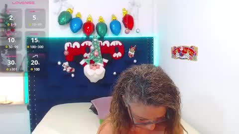 Snapshot of artemiza_love_ chatting on December 30, 10:23 pm artemiza online show from December 30, 10:23 pm