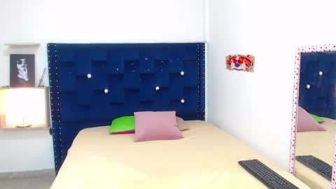 Snapshot of artemiza_love_ chatting on January 8, 7:13 pm artemiza online show from January 8, 7:13 pm