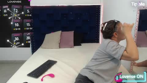 Snapshot of artemiza_love_ chatting on February 1, 12:16 pm artemiza online show from February 1, 12:16 pm