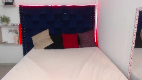 Snapshot of artemiza_love_ chatting on February 6, 12:16 pm artemiza online show from February 6, 12:16 pm