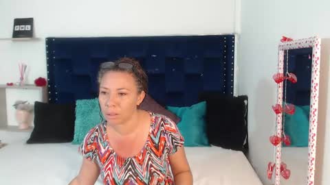 Snapshot of artemiza_love_ chatting on February 21, 12:06 pm artemiza online show from February 21, 12:06 pm