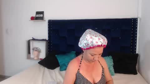 Snapshot of artemiza_love_ chatting on February 24, 12:16 pm artemiza online show from February 24, 12:16 pm