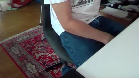 Snapshot of artesian99 chatting on February 5, 9:03 am artesian99 online show from February 5, 9:03 am