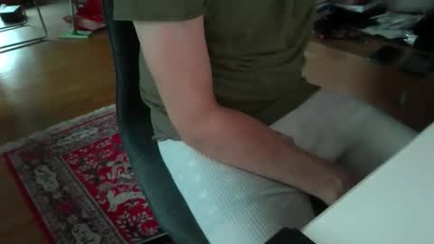 Snapshot of artesian99 chatting on February 9, 2:32 pm artesian99 online show from February 9, 2:32 pm