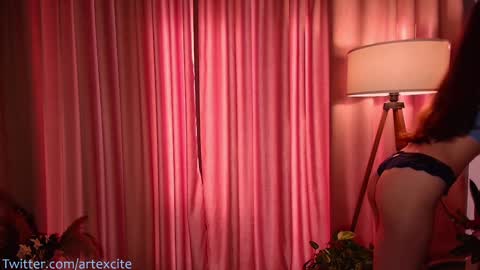 Snapshot of artexcite_ chatting on December 18, 5:48 am Lina online show from December 18, 5:48 am