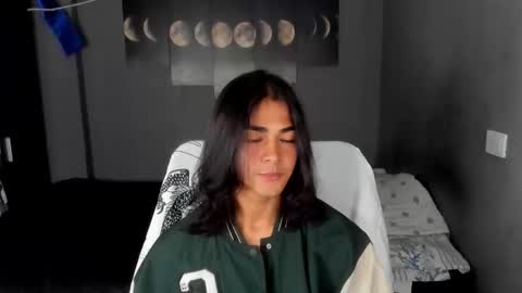 I AM HERE online show from December 5, 4:20 am