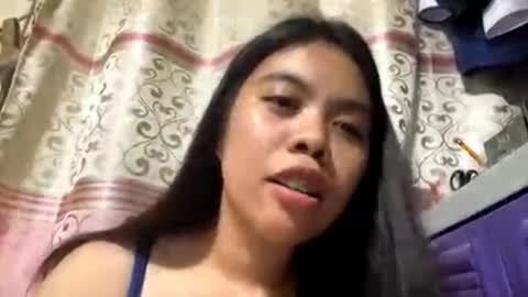 Layla online show from January 19, 1:48 pm