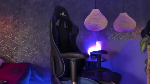 arthurcox_ online show from November 15, 5:42 pm