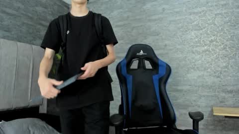 arthurcox_ online show from December 14, 6:12 pm