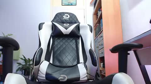 Snapshot of artieryder chatting on April 20, 8:06 am Artie online show from April 20, 8:06 am