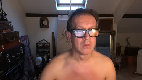 Snapshot of artisterotic chatting on November 16, 8:31 am artisterotic online show from November 16, 8:31 am