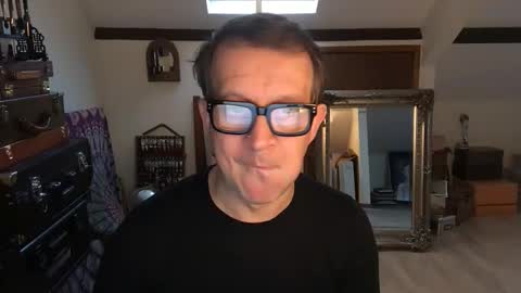 Snapshot of artisterotic chatting on December 15, 11:14 am artisterotic online show from December 15, 11:14 am