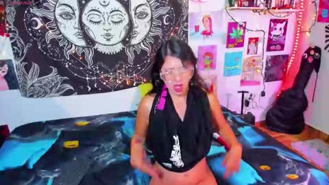 Snapshot of artsycherry chatting on May 21, 3:24 am Isabella Cherry online show from May 21, 3:24 am