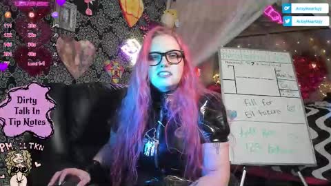 ArtsyHeartsyy online show from October 14, 1:17 am