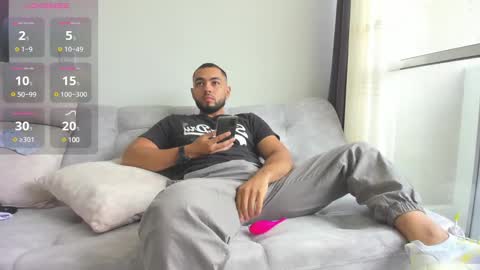 arturguy01 online show from December 31, 2:25 pm