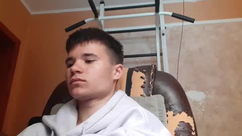 Snapshot of arvyn_ chatting on April 14, 7:25 am Denis online show from April 14, 7:25 am